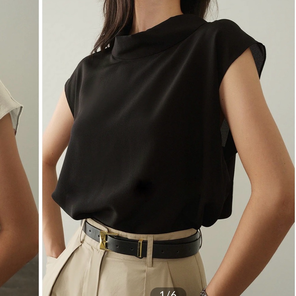 XS black blouse